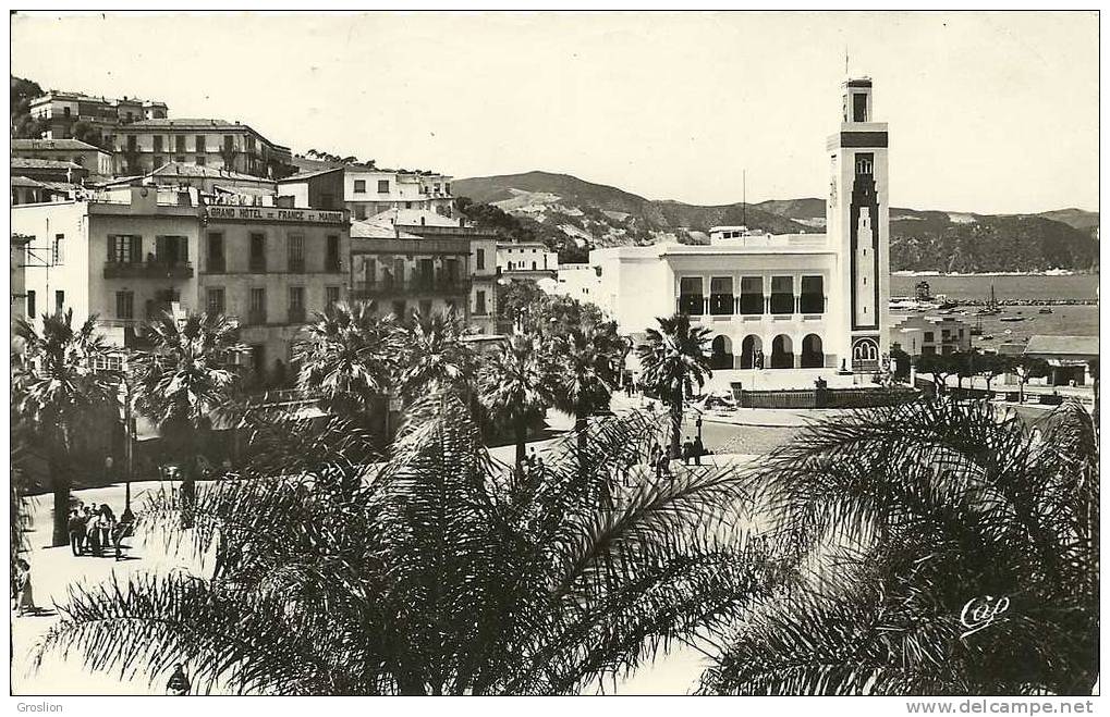 PHILIPPEVILLE  - LA PLACE MARQUE ET L´AVENUE DE LA REPUBLIQUE N° 738