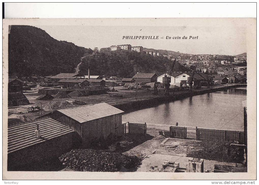 *** ALGERIE  - PHILIPPEVILLE - Un coin du Port *** CPA Voyagée en 192? Edts COMBIER