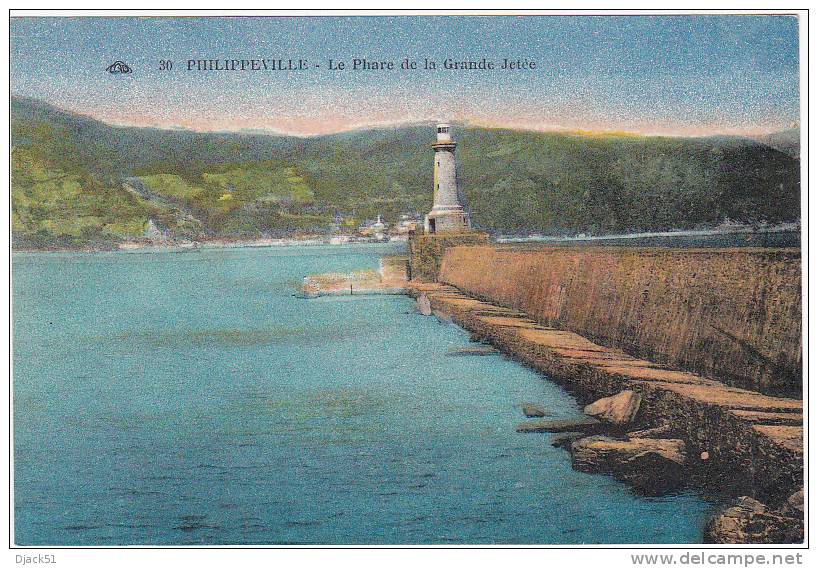 30 - PHILIPPEVILLE - Le Phare de la Grande Jetée