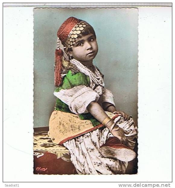 FILLETTE  ARABE   A PHILIPPEVILLE  CPSM   TBE       1H383