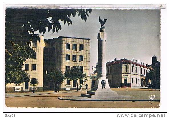 SOUK   AHRAS  LA PLACE  DU  MONUMENT    CPSM  BE
