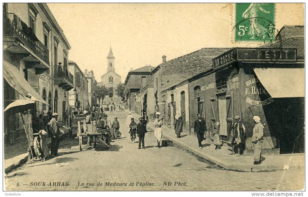 CPA Souk Arhas. La rue de Madaure et l´église.