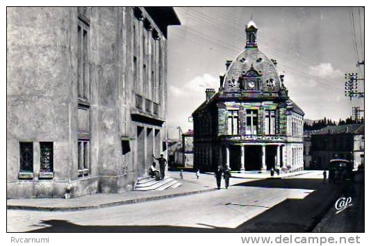 La Mairie et le Théatre.