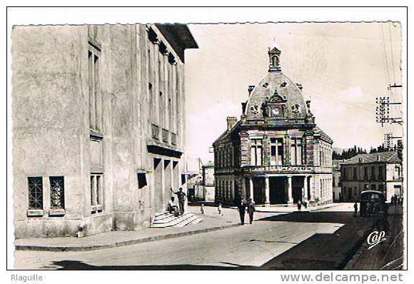 La mairie et le théatre-cpSM