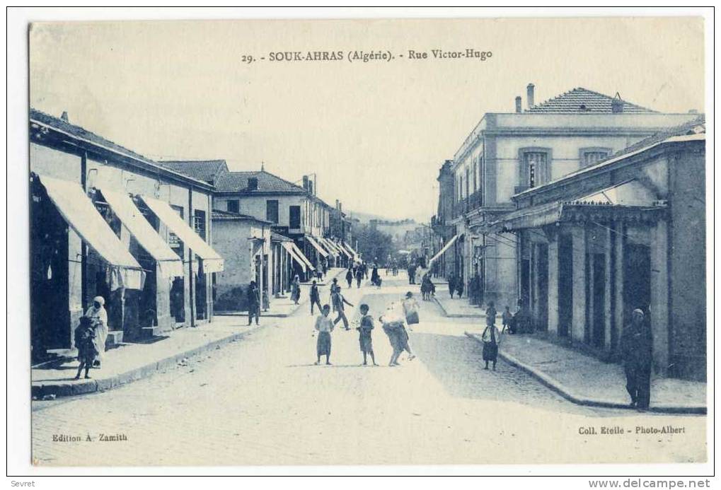 SOUK-AHRAS. - Rue Victor-Hugo. Belle animation