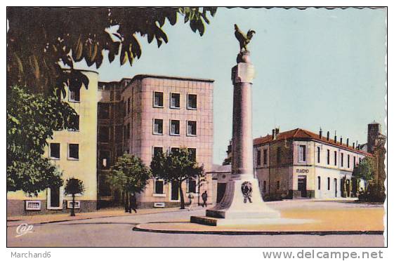 ALGERIE.SOUK AHRAS. LA PLACE DU MONUMENT..SEMI MODERNE
