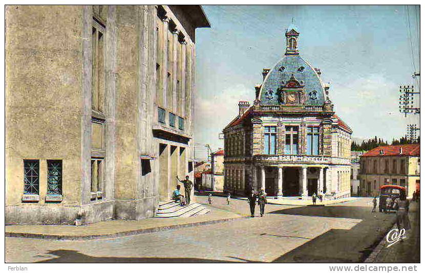AFRIQUE. ALGERIE. SOUK AHRAS. Vue sur Le Mairie et Le Théatre. Carte Dentelée.