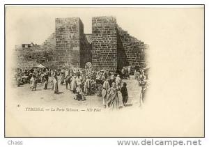 cpa-Algerie-Tebessa-la porte Salomon(animée)