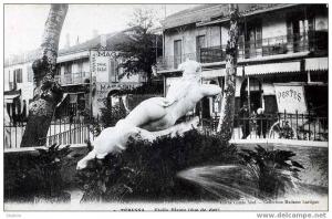 ALGERIE - TEBESSA - STATUE  L´ETOILE FILANTE  VUE DE DOS