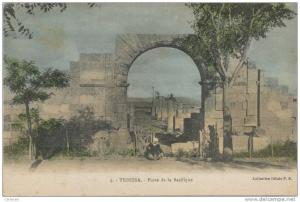 cpa,TEBESSA,tbessa,à 40 km,fontière tunisie,prés wilaya,aurès,berbère choui,porte de la basilique romaine,rare