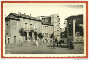 CPA Algérie TIARET (Oran) - La POSTE et la Place Carnot ° Cim Combier