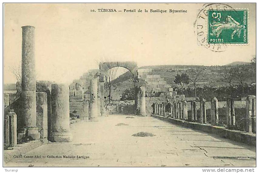 Fev13 269  Tébessa  -  Portail de la Basilique Byzantine