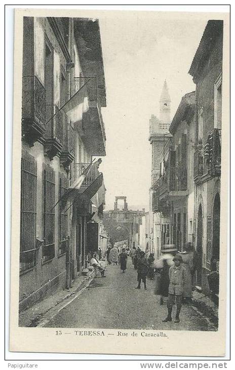 cpa bon etat   tebessa , rue de caracalla , animation , aucune prise de vue