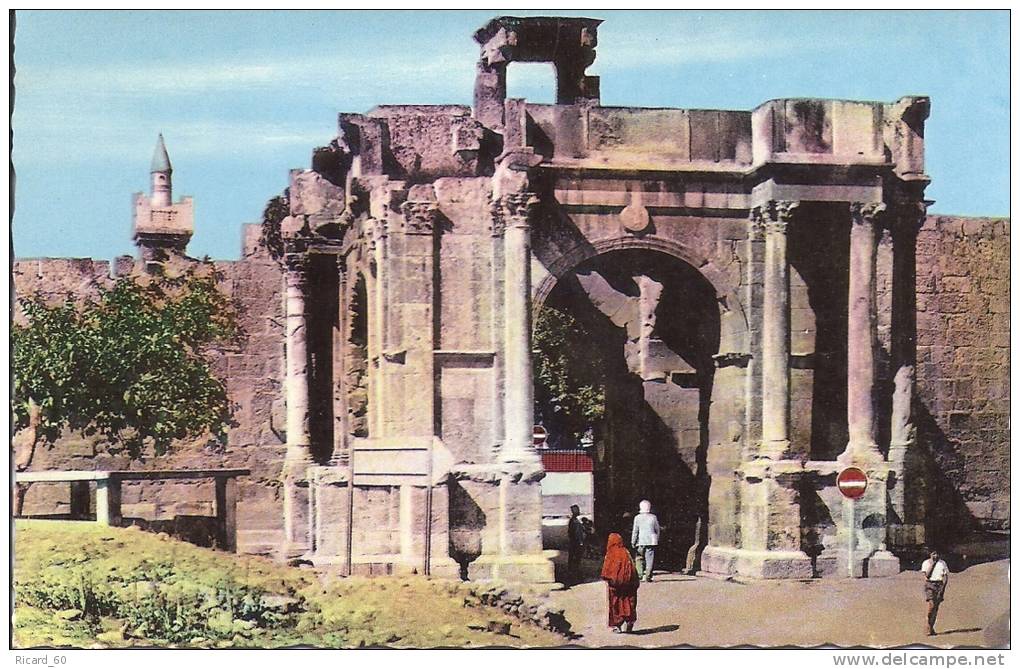 cpsm tebessa, la porte caracalla, ruines romaines, archéologie