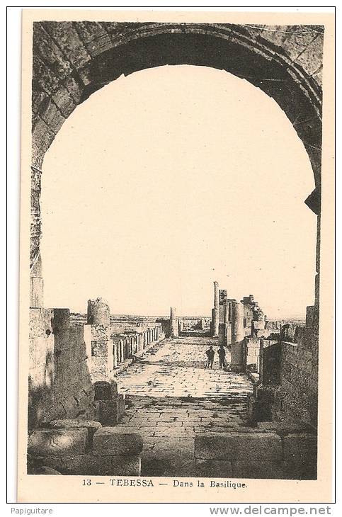 cpa bon etat    algérie , tebessa ,  dans la basilique , carte impeccable