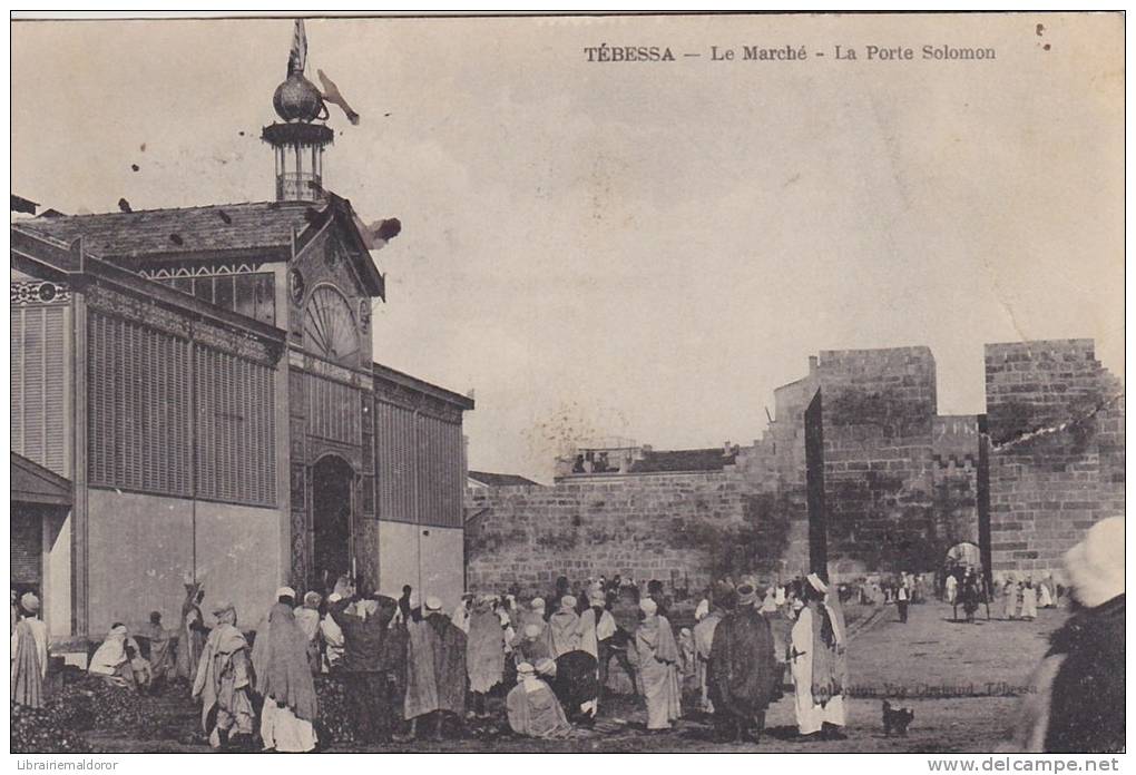 cpa- Tébessa. Le Marché. La Porte Solomon.(2 scans)