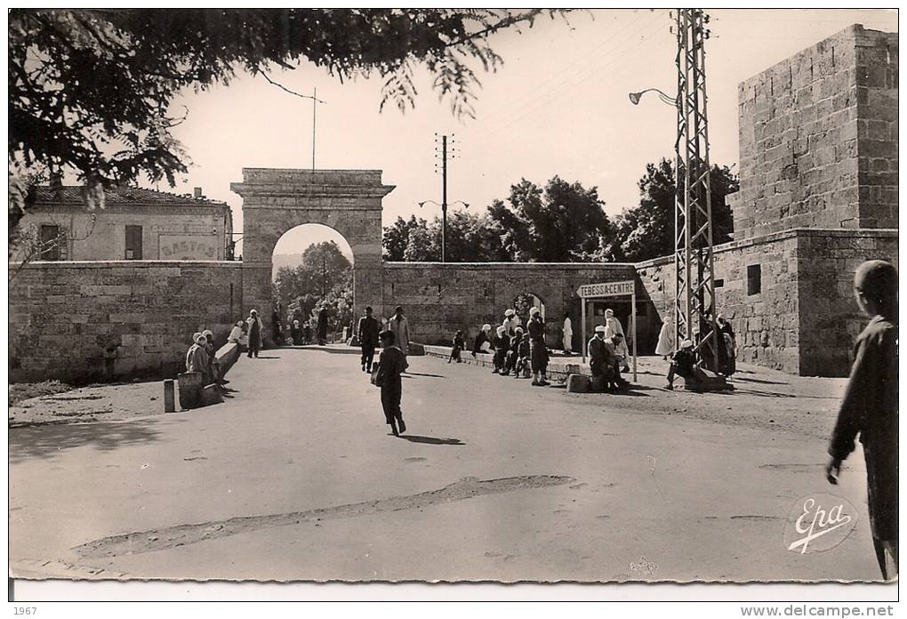 CPSM  -   Algérie  -     TEBESSA  -   Porte de Constantine -