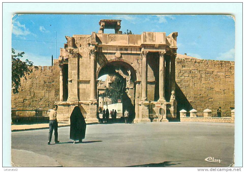 TEBESSA  Porte de Caracalla