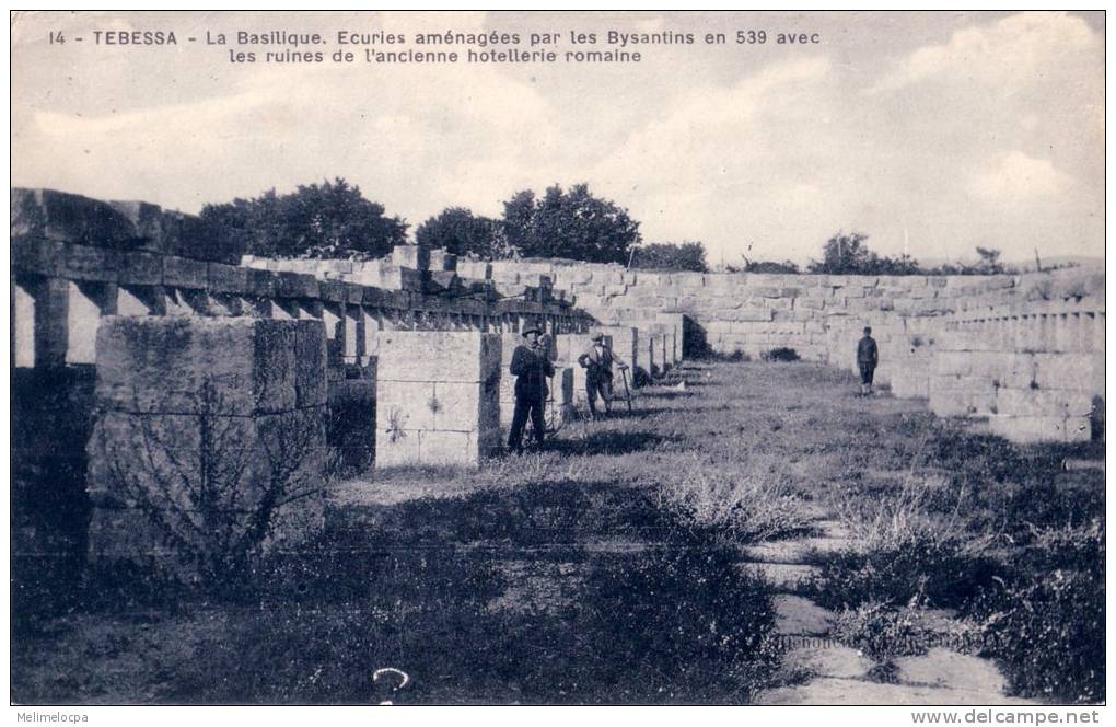 CPA carte postale ancienne AFRIQUE ALGERIE TEBESSA basilique écuries aménagées Bysantins animée