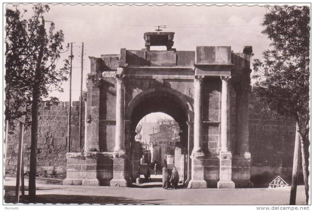 CSM  -  TEBESSA  -  1. La Porte Caracalla (Porte Romaine)
