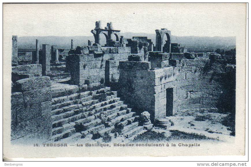 Tebessa  ruines de la basilique escalier conduisant à la chapelle