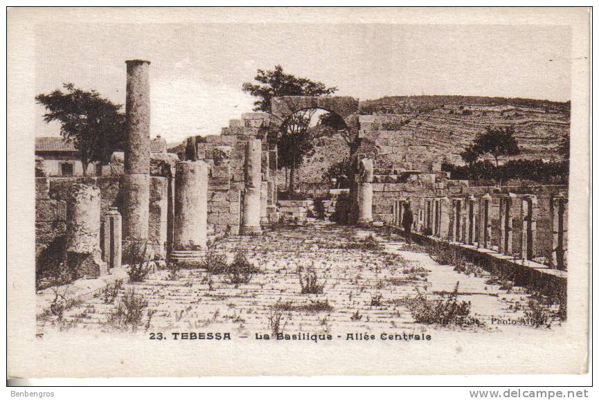 Tebessa  ruines de la basilique allée centrale