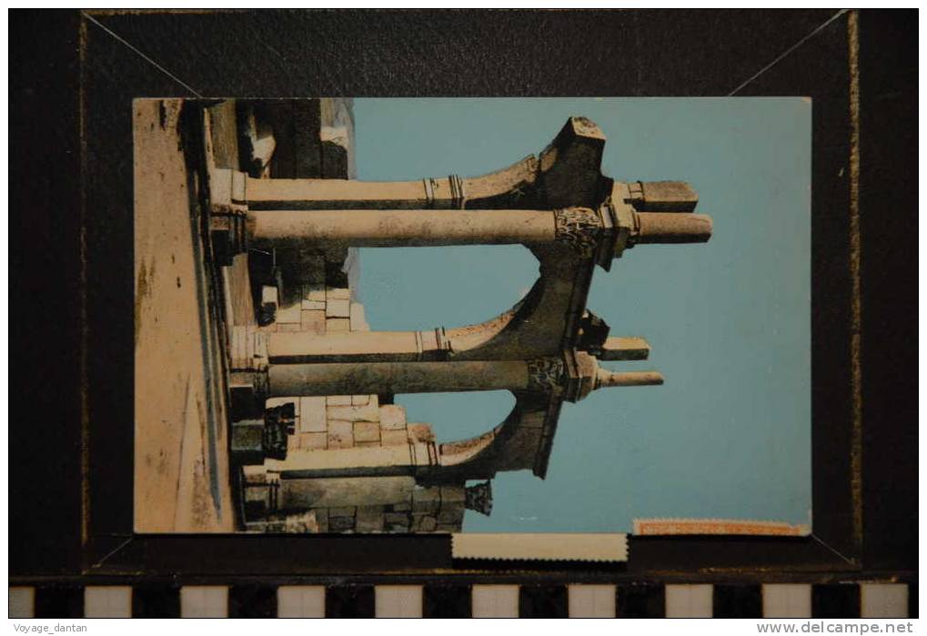 VUE DES RUINES ROMAINES DE LA BASILIQUE LA CHAPELLE