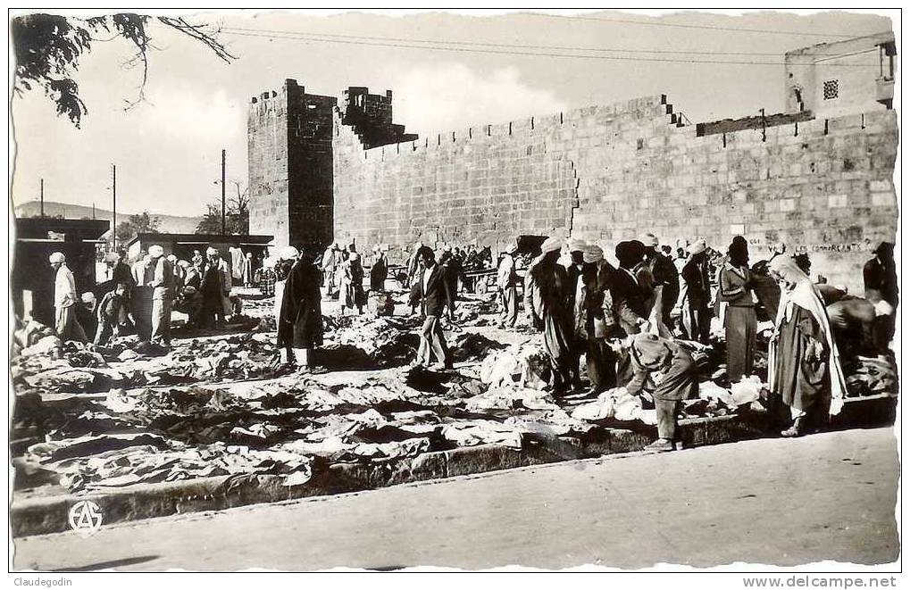 Tebessa. Marché, rempart Romain. CPSM petit format, très animée. Excellent état