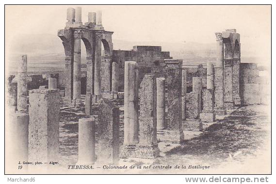 ALGERIE.TEBESSA.COLONNADE DE LA NEF CENTRALE DE LA BASILIQUE