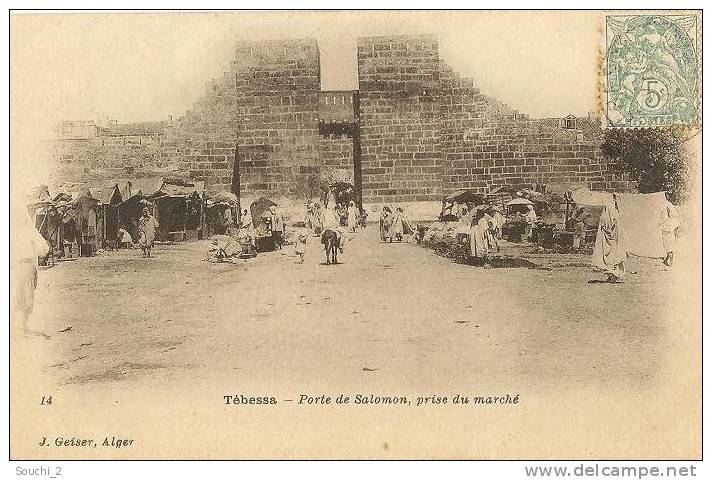Tébessa.- (Algérie)  Porte de Salomon , prise du marché    - (belle animation  carte précurseur)