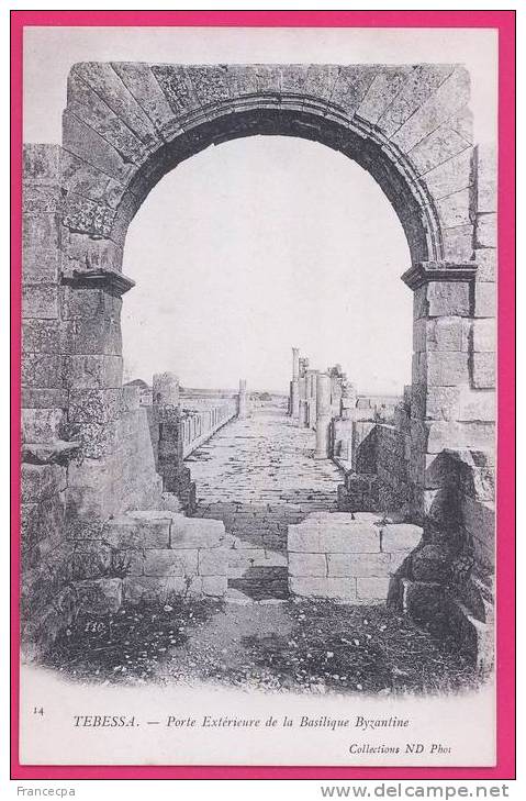 1350 - ALGERIE -  TEBESSA - Porte extérieure de la Basilique Bysantine
