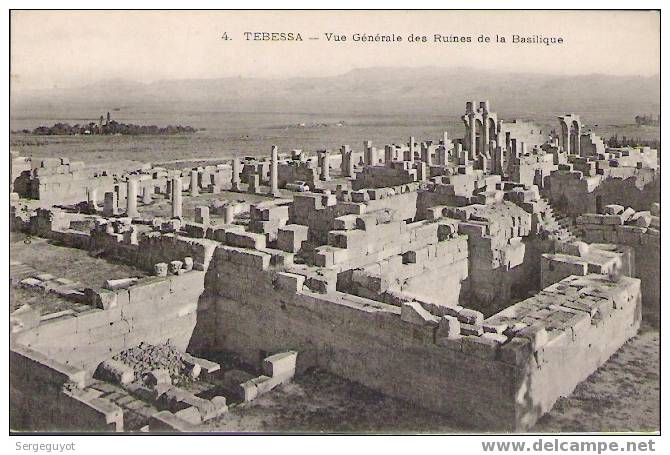 Tebessa  Vue générale des ruines de la basilique - (c1018)