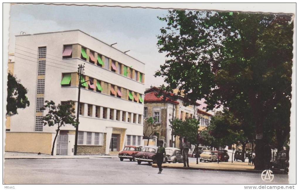 TIARET ...FOYER DES POLICES....VIEILLE VOITURE  RARE