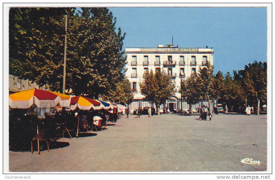 CPSM - TIARET (Algérie) - La Place et le Grand Hôtel d´Orient