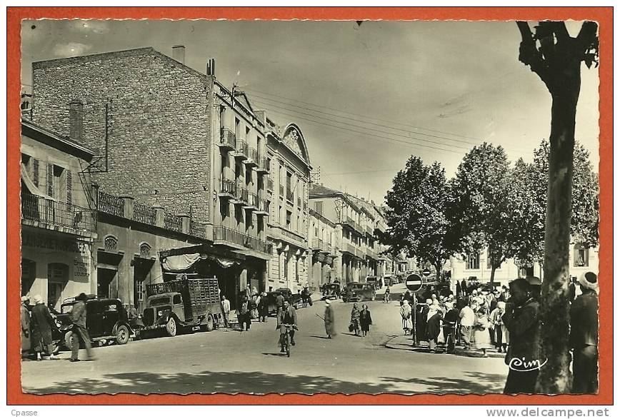 CPA Algérie TIARET (Oran) - Perspective sur la Rue Cambon  ° Cim Combier - belle animation