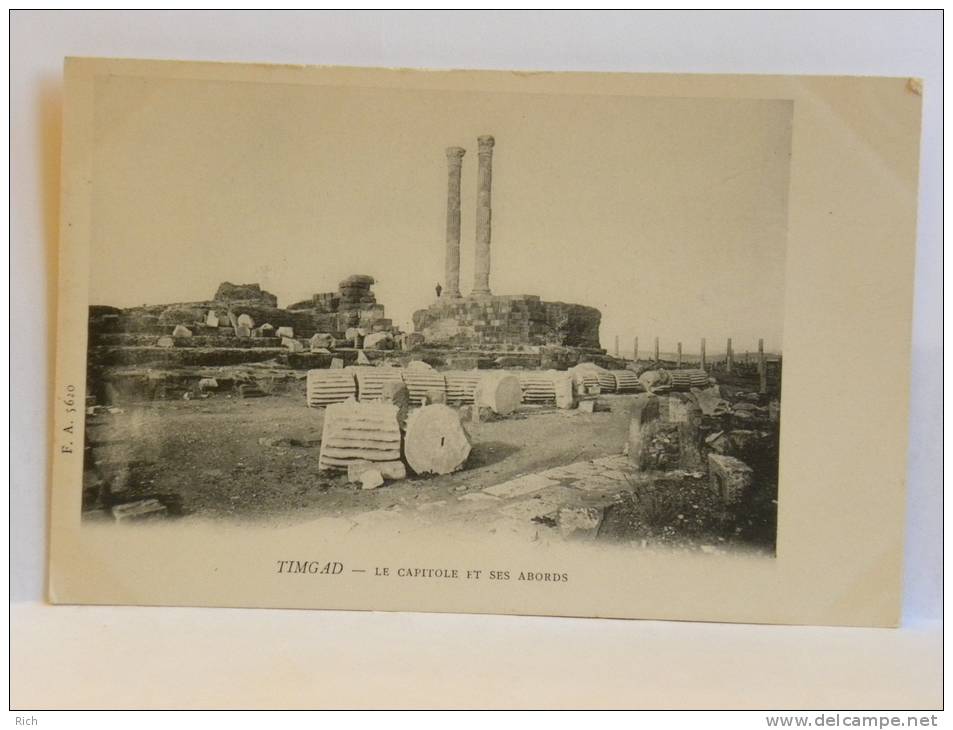 CPA précurseur ALGERIE - TIMGAD - Le Capitole et ses Abords
