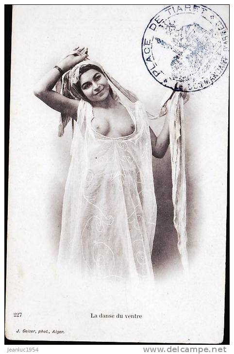 TIARET FEMME SEINS NUS