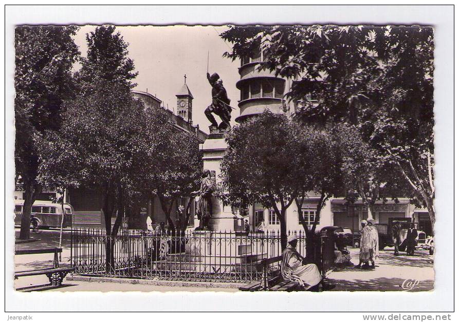 TIARET - Statue du général Lamoricière