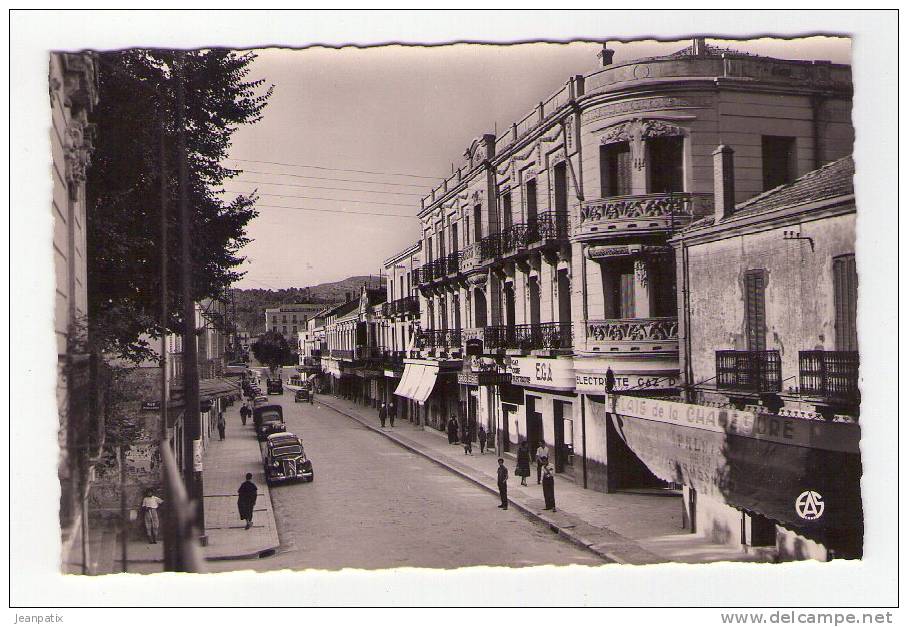 TIARET - LA RUE BUGEAUD - TRACTION CITROEN