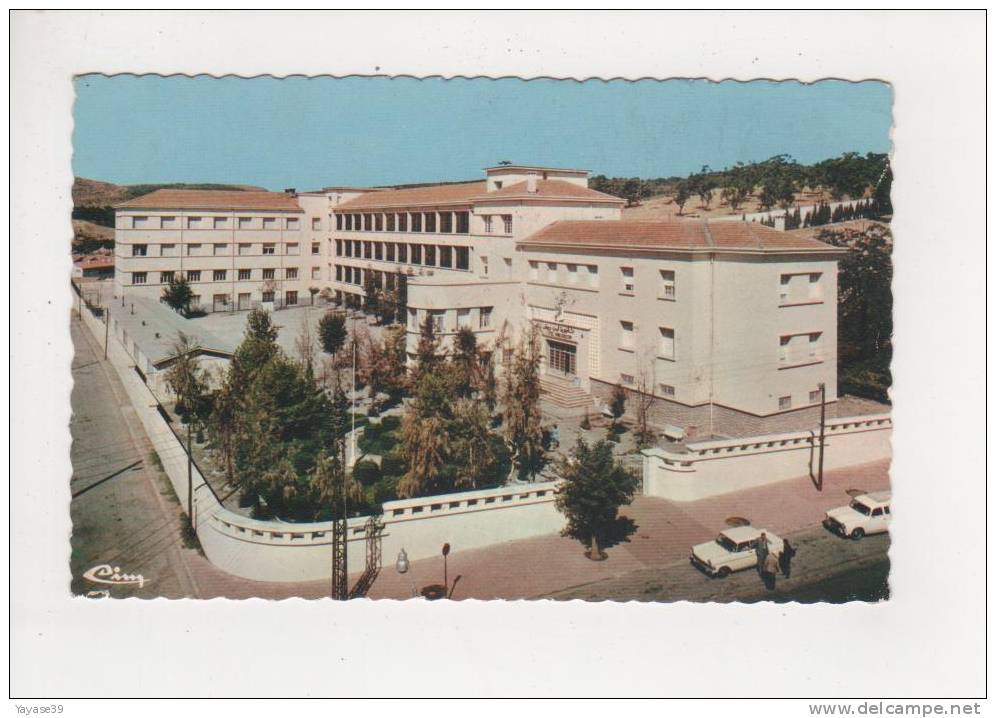 Algérie Tiaret le Lycée Ibnon Roustoum Bâtiments voitures belle carte dentelée