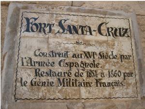 Plaque commémorative à l'entrée du fort de Santa Cruz, Oran