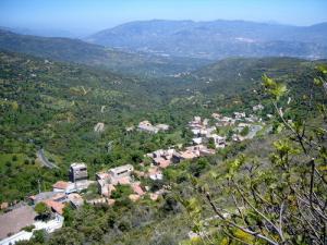 Vue sur le village de Ifri, Béjaia