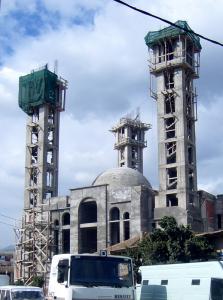 La mosquée d'Ighzer-Amokrane en construction