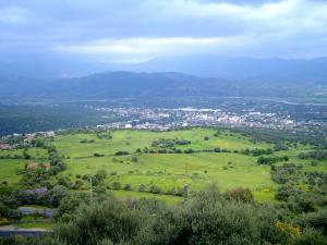 Vue sur la commune de Ouzellaguen depuis Agouni T'ziri, Béjaia