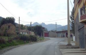 Entrée du village de Tigrine, Béjaia
