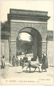 TOP CPA   Tiaret Porte de la Redoute  (animée)   B374