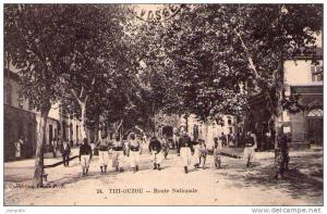 CPA - TIZI OUZOU - route nationale - cachet militaire 1er régiment de zouaves au dos