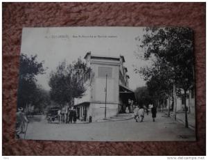 CPA Tizi Ouzou Algérie animée Rue Saint Eustache et le Marché couvert