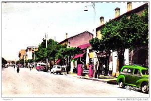 Tizi Ouzou Grande rue pompe essence Total Juva quatre Peugeot Renault