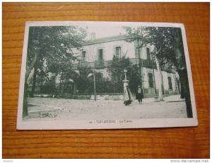 Le Trésor à TIZI OUZOU . animé . 2 timbres Algérie 25c. 1933